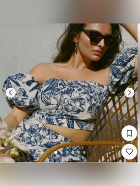 Blue and White Floral crop top 🔥🔥